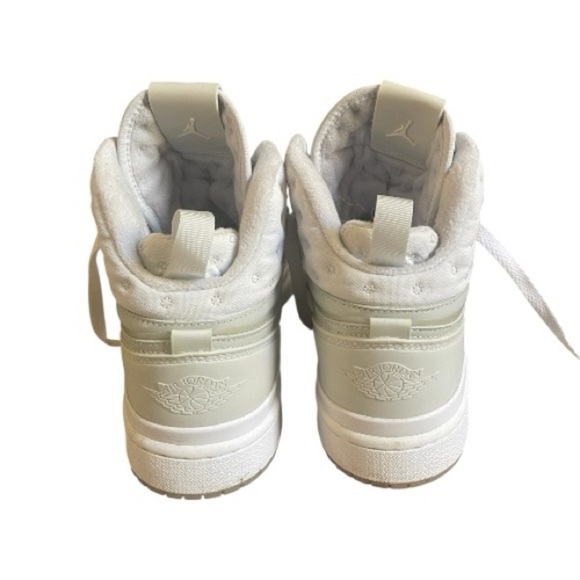 Women's Air Jordan 1 Acclimate in ‘White Grey Fog’​ - Picture 3 of 5